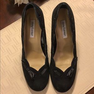 Daisy Fuentes black heels